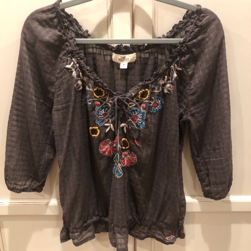 Classic Hollister (late 2000s) Embroidered 3/4 Sleeve Peasant Boho Top